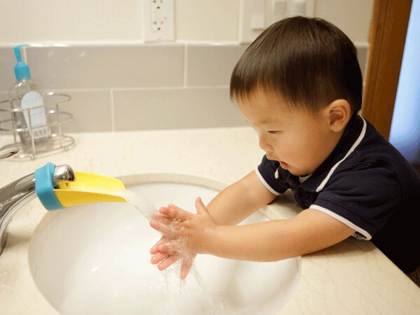Tạo thói quen rửa tay thường xuyên cho trẻ nhỏ
